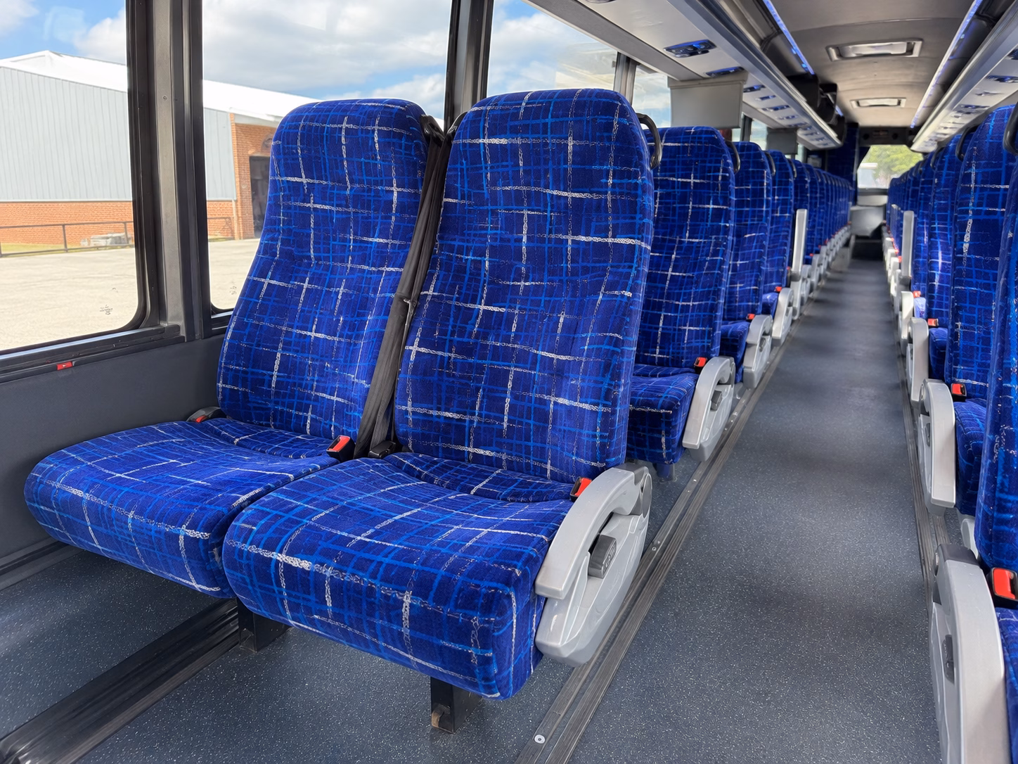 charter bus shuttle service for groups and groups flying through mci